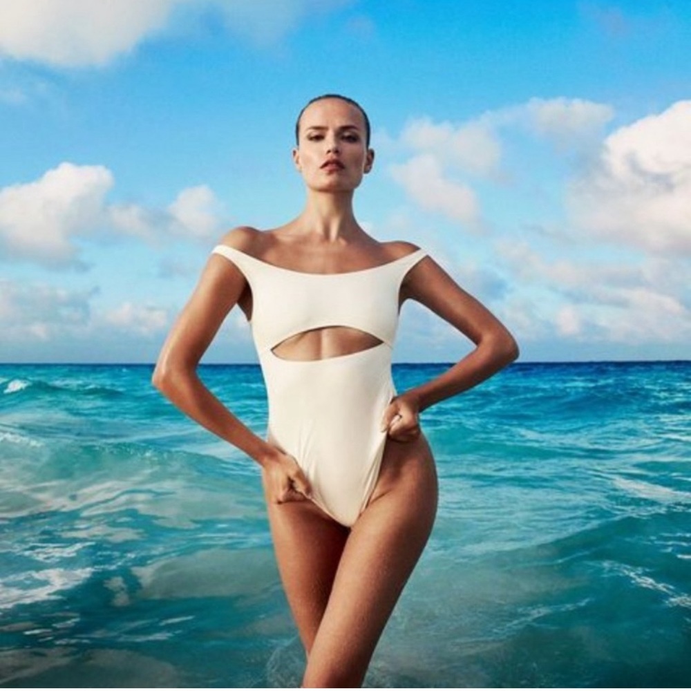 Solid & striped swim team Natasha cut out one piece monokini